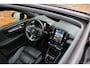 Volvo XC40 Recharge P8 AWD R-Design Adaptieve Cruise Control, Pilot Assist, Harman/Kardon Audiosysteem, Dodehoekherkenning, Panoramisch schuif-/kanteldak, Trekhaak Semi-Elektrisch, Warmtepomp, Styling Kit, 20" Lichtmetalen velgen, Stoelverwarming, Stuurwielverwarming,