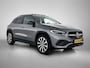 Mercedes-Benz GLA 200 Luxury Line | Night pack | Panorama schuif/kanteldak | Trekhaak | MultiBeam Led lights | Sfeerverlichting | Memory Electr.Seats || Inclusief 24 maanden Mercedes-Benz Certified garantie voor Europa.