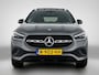 Mercedes-Benz GLA 200 Luxury Line | Night pack | Panorama schuif/kanteldak | Trekhaak | MultiBeam Led lights | Sfeerverlichting | Memory Electr.Seats || Inclusief 24 maanden Mercedes-Benz Certified garantie voor Europa.