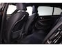 BMW 1-Serie 120i M-sport, High Executive Panoramadak, HUD, Trekhaak, LED, Keyless, Stoel/Stuurverwarming