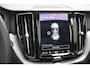 Volvo XC60 T6 350PK Automaat Plug-in Hybrid AWD Plus Dark / Navigatie / 360 Camera / Adaptieve Cruise Control / Stuur & Stoelverwarming / Elektr. Achterklep / Schuifdak / Trekhaak