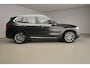 BMW X3 xDrive20i Panoramadak / Trekhaak / Sportstoelen / Park -assist / LED / Harman-Kardon / Head-up / Alu wielen 19 inch