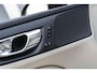 Volvo V60 Plug-in Hybrid T6 AWD Inscription Expression | Lederen bekleding | Panoramadak | Stoel- en stuurwielverwarming | Adaptive cruise control | Dode hoek detectie BLIS | 19 inch velgen | Elektrische stoelverstelling | Gelamineerde zijruiten |