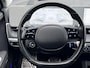 Hyundai Ioniq 5 Lounge 73kWh Automaat / 1.600 kg trekgewicht / 8 jaar Batterijgarantie / Accu SoH 97,4 % / CCS snelladen / Warmtepomp / HUD / Camera 360° / Leder / Panorama dak / Elektrische stoelen & klep / Navigatie / Stuur-, stoel- & achterbankverwarming / 20" LM wielen /