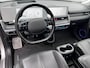 Hyundai Ioniq 5 Lounge 73kWh Automaat / 1.600 kg trekgewicht / 8 jaar Batterijgarantie / Accu SoH 97,4 % / CCS snelladen / Warmtepomp / HUD / Camera 360° / Leder / Panorama dak / Elektrische stoelen & klep / Navigatie / Stuur-, stoel- & achterbankverwarming / 20" LM wielen /