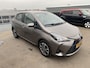 Toyota Yaris 1.5 VVT-i Active Zeer nette NL-auto, boekjes compleet, lage KM stand! Achteruitrij camera, cruise control, start/stop systeem, centrale deurvergrendeling
