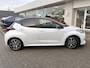 Toyota Yaris 1.5 Hybrid Executive | HUD | JBL | Panoramadak | Sensoren V/A |