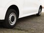 Volkswagen e-Transporter Bestelwagen L2 elektromotor 100 kW (136 pk) | Airco | Cruise control | PDC + Camera | Navigatie via App Connect | Achterdeuren | Trekhaak |