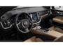 Volvo V60 2.0 T8 Plug-in hybrid AWD Plus Bright | Premium-Pack | 19" 6-spaaks Glossy Black Diamond Cut | Head-up display | Elektrisch glazen panorama-dak | Rondomzicht camera