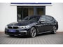 BMW 5-Serie Touring G31 M550d xDrive M-Sport|High Executive|2e Eig|Individual Edition|Trekhaak|4W sturing|Panoramadak|Head Up|Dealer Onderhouden