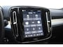Volvo XC40 B4 211PK Automaat Plus Dark / Navigatie / Adaptive Cruise / Harman Kardon / Stuur- & Stoelverwarming / Elektrische achterklep / Achteruitrijcamera / Trekhaak / Elektrische stoelverst. met geheugen