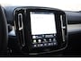 Volvo XC40 B4 211PK Automaat Plus Dark / Navigatie / Adaptive Cruise / Harman Kardon / Stuur- & Stoelverwarming / Elektrische achterklep / Achteruitrijcamera / Trekhaak / Elektrische stoelverst. met geheugen