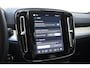 Volvo XC40 B4 211PK Automaat Plus Dark / Navigatie / Adaptive Cruise / Harman Kardon / Stuur- & Stoelverwarming / Elektrische achterklep / Achteruitrijcamera / Trekhaak / Elektrische stoelverst. met geheugen