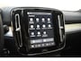 Volvo XC40 B4 211PK Automaat Plus Dark / Navigatie / Adaptive Cruise / Harman Kardon / Stuur- & Stoelverwarming / Elektrische achterklep / Achteruitrijcamera / Trekhaak / Elektrische stoelverst. met geheugen