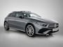 Mercedes-Benz A-klasse 250 e Business Solution AMG | AMG Line Plus pakket | Smartphone-integratie | Head-up display | Panoramaschuifdak | Augmented Reality navigatie | Multibeam LED | 360°-camera | 19 inch AMG veglen |