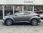Toyota C-HR 1.8 Hybrid First Edition | Eerste eigenaar, Trekhaak, JBL, Stoelverwarming, 18 inch, Keyless, Chroom pakket, Nieuw geleverd!