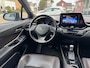 Toyota C-HR 1.8 Hybrid First Edition | Eerste eigenaar, Trekhaak, JBL, Stoelverwarming, 18 inch, Keyless, Chroom pakket, Nieuw geleverd!