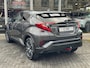 Toyota C-HR 1.8 Hybrid First Edition | Eerste eigenaar, Trekhaak, JBL, Stoelverwarming, 18 inch, Keyless, Chroom pakket, Nieuw geleverd!