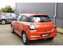 Suzuki Swift 1.2 Comfort Smart Hybrid | €1.600,- korting!!| 10 jaar garantie of 200.000 KM!! | “Small Car of the Year'' |