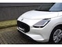 Suzuki Swift 1.2 Comfort Smart Hybrid | €1.600,- korting!!| 10 jaar garantie of 200.000 KM!! | “Small Car of the Year'' |