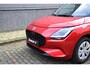 Suzuki Swift 1.2 Comfort Smart Hybrid | €1.600,- korting!!| 10 jaar garantie of 200.000 KM!! | “Small Car of the Year'' |