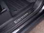 Land Rover Defender 110 2.0 P300e 110 X-Dynamic l 6 Persoons l Schuif- /kantel Pano l Adapt. Cruise l Black Pack l 360 Camera