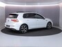 Volkswagen Golf 1.5 eTSI R-Line 150 pk Automaat (DSG) | Navigatie | Panoramadak | Parkeersensoren (Park assist) | Achteruitrijcamera | Stoelverwarming | R-Line |