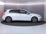 Volkswagen Golf 1.5 eTSI R-Line 150 pk Automaat (DSG) | Navigatie | Panoramadak | Parkeersensoren (Park assist) | Achteruitrijcamera | Stoelverwarming | R-Line |