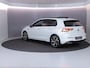 Volkswagen Golf 1.5 eTSI R-Line 150 pk Automaat (DSG) | Navigatie | Panoramadak | Parkeersensoren (Park assist) | Achteruitrijcamera | Stoelverwarming | R-Line |