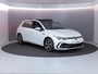 Volkswagen Golf 1.5 eTSI R-Line 150 pk Automaat (DSG) | Navigatie | Panoramadak | Parkeersensoren (Park assist) | Achteruitrijcamera | Stoelverwarming | R-Line |