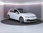 Volkswagen Golf 1.5 eTSI R-Line 150 pk Automaat (DSG) | Navigatie | Panoramadak | Parkeersensoren (Park assist) | Achteruitrijcamera | Stoelverwarming | R-Line |