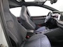 Volkswagen Golf 1.5 eTSI R-Line 150 pk Automaat (DSG) | Navigatie | Panoramadak | Parkeersensoren (Park assist) | Achteruitrijcamera | Stoelverwarming | R-Line |