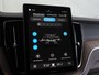 Volvo XC60 2.0 T6 Plug-in hybrid AWD Ultra Dark ''facelift'' | Luchtvering | Bowers & Wilkins | Masage Stoelen | Stoelventilatie | Voorstoelen En Achterstoelen Verwarmd | Trekhaak (elektrisch uitklapbaar)