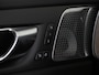 Volvo XC60 2.0 T6 Plug-in hybrid AWD Ultra Dark ''facelift'' | Luchtvering | Bowers & Wilkins | Masage Stoelen | Stoelventilatie | Voorstoelen En Achterstoelen Verwarmd | Trekhaak (elektrisch uitklapbaar)
