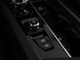 Volvo XC60 2.0 T6 Plug-in hybrid AWD Ultra Dark ''facelift'' | Luchtvering | Bowers & Wilkins | Masage Stoelen | Stoelventilatie | Voorstoelen En Achterstoelen Verwarmd | Trekhaak (elektrisch uitklapbaar)