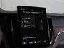 Volvo XC60 2.0 T6 Plug-in hybrid AWD Ultra Dark ''facelift'' | Luchtvering | Bowers & Wilkins | Masage Stoelen | Stoelventilatie | Voorstoelen En Achterstoelen Verwarmd | Trekhaak (elektrisch uitklapbaar)
