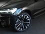 Volvo XC60 2.0 T6 Plug-in hybrid AWD Ultra Dark ''facelift'' | Luchtvering | Bowers & Wilkins | Masage Stoelen | Stoelventilatie | Voorstoelen En Achterstoelen Verwarmd | Trekhaak (elektrisch uitklapbaar)