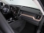 Volvo XC60 2.0 T6 Plug-in hybrid AWD Ultra Dark ''facelift'' | Luchtvering | Bowers & Wilkins | Masage Stoelen | Stoelventilatie | Voorstoelen En Achterstoelen Verwarmd | Trekhaak (elektrisch uitklapbaar)