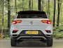 Volkswagen T-Roc 1.5 TSI Sport | Navigatie | Camera | Adaptieve Cruise Control | Lane Assist | Trekhaak | Parkeersensoren | Front Assist | Airconditioning | Elektrische Ramen |