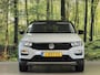 Volkswagen T-Roc 1.5 TSI Sport | Navigatie | Camera | Adaptieve Cruise Control | Lane Assist | Trekhaak | Parkeersensoren | Front Assist | Airconditioning | Elektrische Ramen |