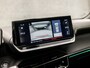 Peugeot 2008 1.2 PureTech GT-Line Automaat (PANORAMADAK, APPLE CARPLAY, GROOT NAVI, STOELVERWARMING, LEDER, 360 CAMERA, SFEERVERLICHTING, KEYLESS, LED KOPLAMPEN, NIEUWSTAAT)