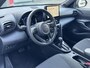 Toyota Yaris Cross 1.5 Hybrid 115 First Edition APPLE/ANDROID STOEL/STUURVERWARMING NAVI AD-CRUISE PRIVACY-GLASS 17"LM-VELGEN
