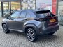 Toyota Yaris Cross 1.5 Hybrid 115 First Edition APPLE/ANDROID STOEL/STUURVERWARMING NAVI AD-CRUISE PRIVACY-GLASS 17"LM-VELGEN