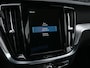 Volvo S60 2.0 B4 R-Design · NL-auto · Adaptive cruise · Stuur- en stoelverwarming · Achterbank verwarmd · Harman/Kardon · Memory seats · Keyless · Led