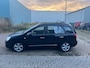 Kia Carens 2.0 CVVT X-clusive Airco Cruise Leder Bekleding Pdc Voor En Achter Trekhaak 7pers