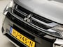 Mitsubishi Outlander 2.0 PHEV Deluxe 203Pk Automaat (NAVIGATIE, LEDER/ALCANTARA, CAMERA, STOELVERWARMING, SPORTSTOELEN, GETINT GLAS, TREKHAAK, KEYLESS, NIEUWSTAAT)