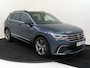 Volkswagen Tiguan 1.4 TSI eHybrid R-Line Business | SoH 90% | Trekhaak | Achteruitrijcamera | Parkeerassistent | 3-zone airco | Dodehoek detectie | Keyless | Adaptieve cruise control | CarPlay |