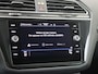 Volkswagen Tiguan 1.4 TSI eHybrid R-Line Business | SoH 90% | Trekhaak | Achteruitrijcamera | Parkeerassistent | 3-zone airco | Dodehoek detectie | Keyless | Adaptieve cruise control | CarPlay |