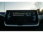 Peugeot e-2008 EV GT 50 kWh | 3 Fase | Schuif / Kantel dak | Camera | Stoelverwarming | Navigatie | Zeer luxe |