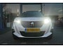 Peugeot e-2008 EV GT 50 kWh | 3 Fase | Schuif / Kantel dak | Camera | Stoelverwarming | Navigatie | Zeer luxe |
